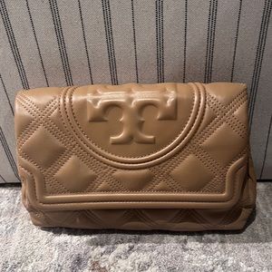 Tory Burch Fleming Soft Leather Clutch- Tapioca